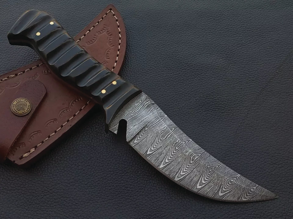 CUSTOM HAND MADE DAMASCUS STEEL HUNTING KNIFE HORN HANDLE ,Sheath