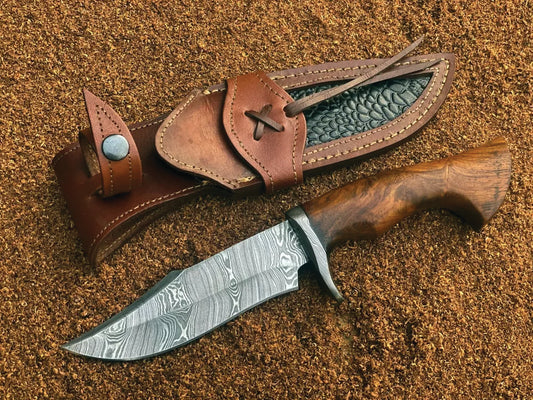 Custom handmade Damascus Steel Hunting knife, Leather Sheath